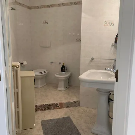 Adua Exclusive باري